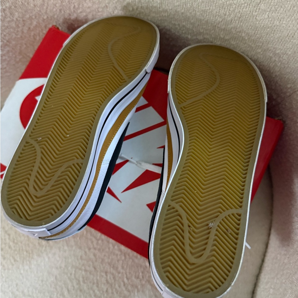 Nike White Black Gold Low-Top Athletic Sneakers - Picture 4 of 7